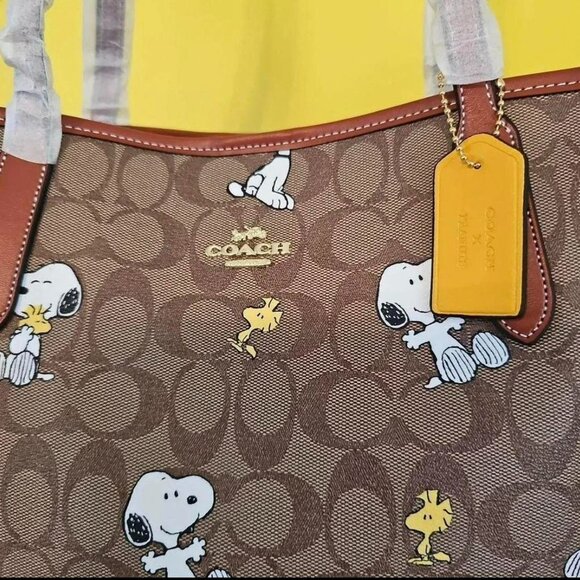 COACH X PEANUTS CITY TOTE IN SIGNATURE CANVAS WITH SNOOPY - Picture 5 of 7